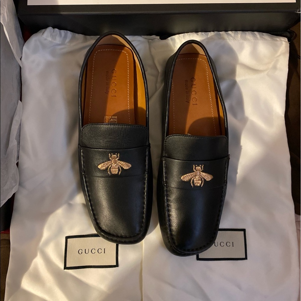 NEW black Gucci embroidered bee loafers
